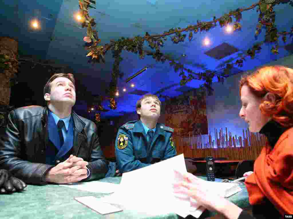 Иваново. 10 декабря. Проверка сотрудниками прокуратуры и управления государственного пожарного надзора соблюдения норм и правил пожарной безопасности в развлекательных заведениях города