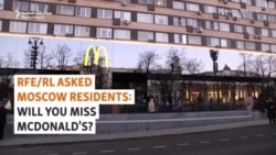 Muscovites Say Goodbye To McDonald's