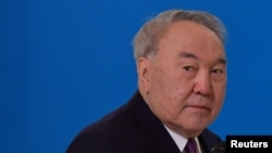 Бывший президент Казахстана Нурсултан Назарбаев выступает перед СМИ после голосования на парламентских выборах. Казахстан, Нур-Султан, 10 января 2021 года
