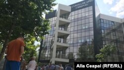 Protestatari la Curtea de Apel Chişinău