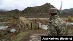 Серед злочинів, в яких звинувачують затриманих – осквернення тіл загиблих вірменських солдат і руйнування вірменських могил