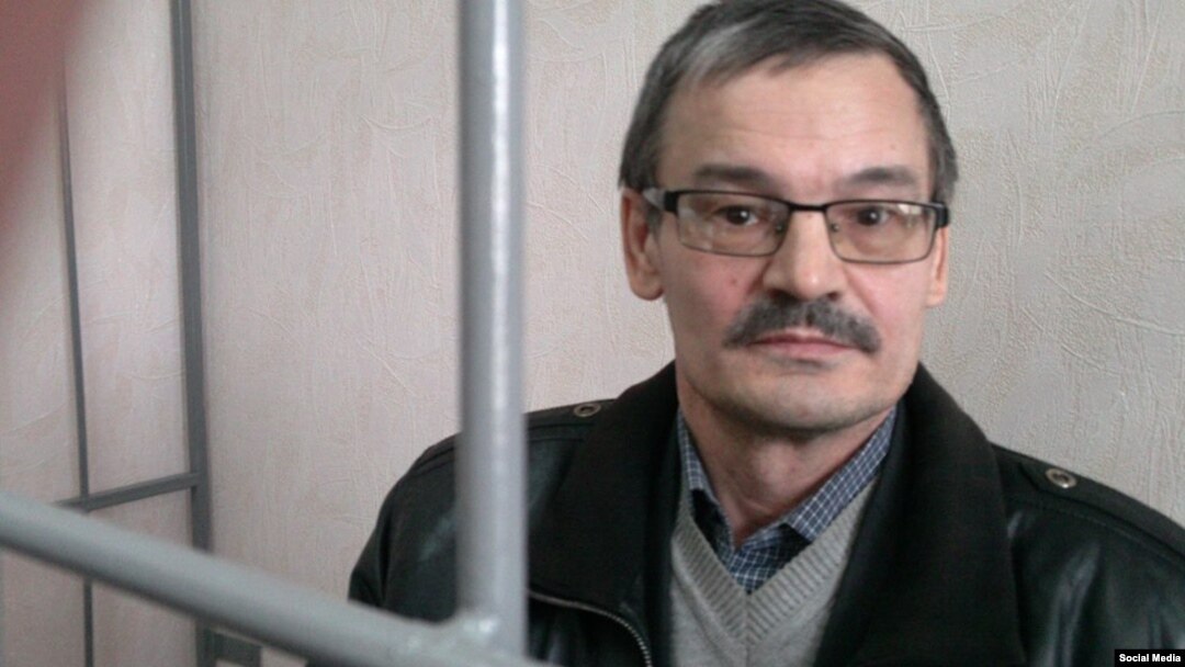 Рафис Кашаповның Казан мәхкәмәсендәге фотосы. 23 апрель, 2015