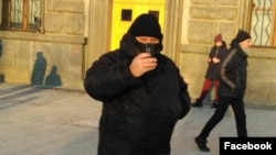 Алексей Окопный возле здания ФСБ в Москве, декабрь 2018 года 