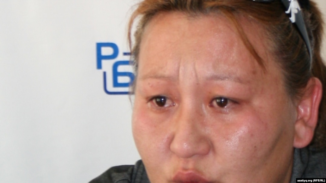 Аналардың көйлегі астындағы порно