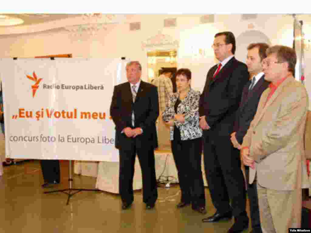 Oameni politici prezenţi la ceremonie