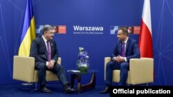 Ілюстраційне фото. Президент України Петро Порошенко та президент Польщі Анджей Дуда на саміті НАТО. Варшава, липень 2016 року