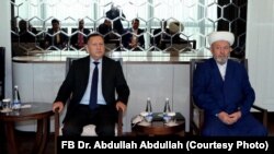 مفتی عثمان خان علیموف رئیس بورد اسلامی جمهوری ازبیکستان(راست) شوکت میرضیایف رئیس جمهور جمهوری ازبیکستان