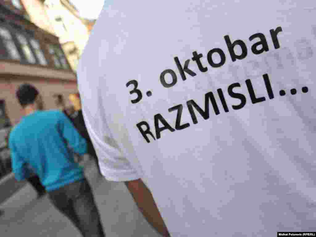 Ulična akcija - Prazna obećanja su najbolja reklama - Uoči predizborne šutnje nekoliko nevladinih organizacija u petak je priredilo ulične akcije u većim bosanskohercegovačkim gradovima, a u cilju animiranja Bosanaca i Hercegovaca da izađu na izbore 3. oktobra. Foto: Midhat Poturović