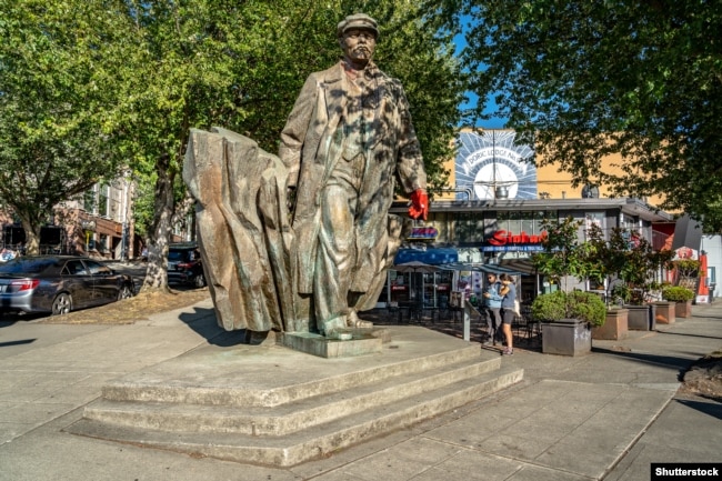 Памятник Владимиру Ленину в Сиэтле