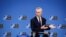 Secretarul general al NATO, Jens Stoltenberg, anunțând rezultatele discuțiilor de la Consiliul NATO - Ucraina, de vineri, 19 aprilie.
