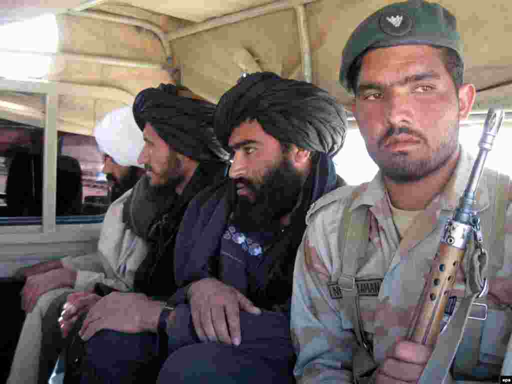 Pakistan -- Paramilitary soldiers detain suspects who crossed into Pakistan from Afghanistan, at Chaman railway station in Chaman, 20Oct2009 - Caption: epa01903785 Pakistani paramilitary soldiers detain suspects who crossed into Pakistan from Afghanistan, at Chaman railway station in Chaman, Pakistan, 20 October 2009. Security has been intensified across the country after Pakistani Army began ground offensive against Taliban and al-Qaeda insurgents in the Pakistan's lawless South Waziristan tribal region along the Afghan border.