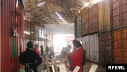 Қирғизистондаги бугунги кунда савдоси тўхтаб қолган Қорасув бозорининг асосий харидорлари ўзбекистонликлар эди.