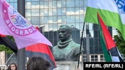 Okupljanja kod spomenika Dimitriju Tucoviću, borcu za radnička i ljudska prava na beogradskom trgu Slavija, 1. maj 2026.