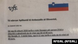 Njoftimi për shtrenjtimin e tarifave për vizë në Ambasadën e Sllovenisë në Prishtinë.