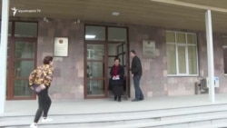 «Հույս ունենք հսկողության սարքը կհանեն». փաստաբանի պնդմամբ՝ «տատիկների գործով» մեղադրյալ կինոջ ոտքին վերքեր են առաջացել