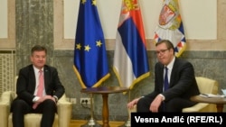 Специалният пратеник на ЕС Мирослав Лайчак разговаря със сръбския президент Александър Вучич