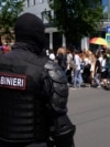 Marșul Pride de la Chișinău, pe traseu deviat și umbrit de altercațiile cu poliția ale unui grup de contramanifestanți 