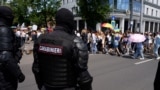 Marșul Pride de la Chișinău, pe traseu deviat și umbrit de altercațiile cu poliția ale unui grup de contramanifestanți 