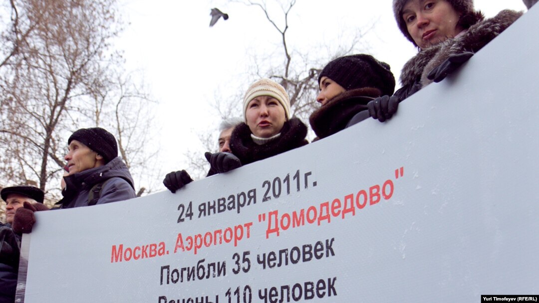 Россиян очень беспокоит вопрос: кто ответит за то, что случилось в Домодедово?