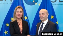 Belgium -- EU foreign policy chief Federica Mogherini poses with Kosovar Prime Minister Isa Mustafi in Brussels, February 9, 2015