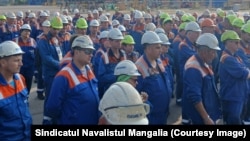 Șantierul Damen Mangalia. Imagine de la un protest spontan la care au participat sute de navaliști neplătiți. 12 iunie 2025