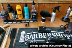 Працоўнае месца Алеся ў барбэршопе ў Пясэчна пад Варшавай, фота з прыватнага архіву