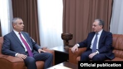 Զոհրաբ Մնացականյան, Մասիս Մայիլյան, արխիվ