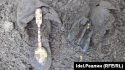 Личные вещи солдат, найденные при раскопках в Мясном Бору