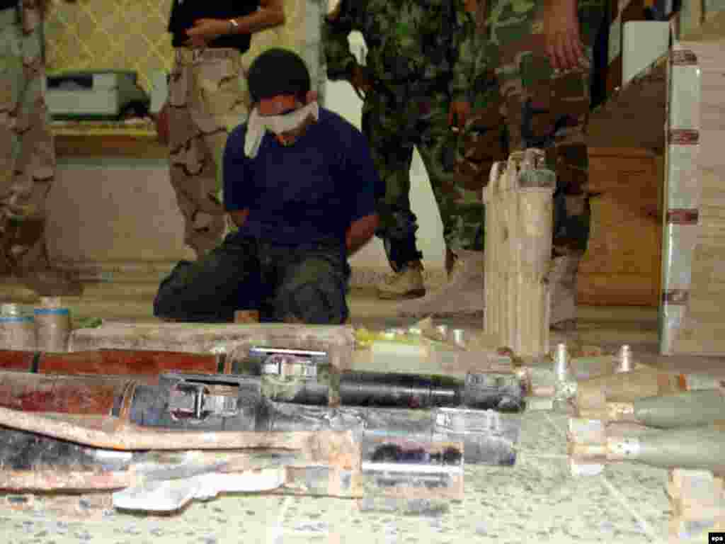 Irak - Hapšenje - Iranska policija je u Samari, sjeverno od Baghdada otkrila ilegalna skladišta municije i uhapsila osumnjičene. 