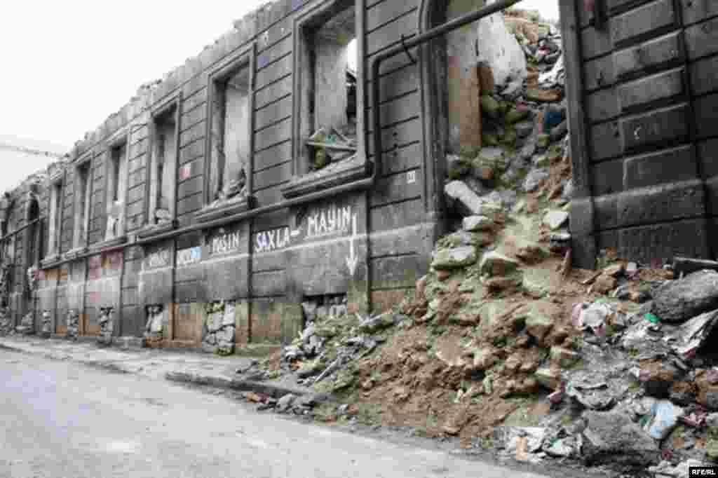 Sökülüb-tikilən Bakı #9