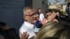 Liviu Dragnea, la ieșirea din Penitenciarul Rahova. 