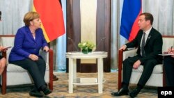 Анґела Меркель і Дмитро Медведєв під час зустрічі в Улан-Баторі, 15 липня 2016 року
