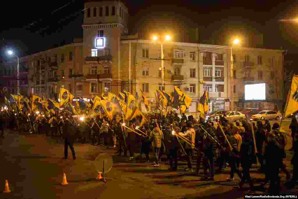 Рух колони центральними вулицями міста