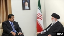 علی خامنه‌ای رهبر ارشد ایران هنگام دیدار با نیکولاس مادورو، رییس جمهور ونزویلا - تصویر از آرشیف)