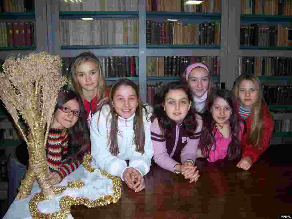 Italy -- Children of migrant workers who live with their parents in Italy, Rome, 16Sep2009 - Діти трудових мігрантів, які живуть з батьками в Італії. Заробітчани, мігрант, Італія