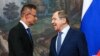 Szijjártó Péter magyar és Szergej Lavrov orosz külügyminiszter a moszkvai személyes megbeszélésüket lezáró sajtótájékoztató után, 2022. július 21-én