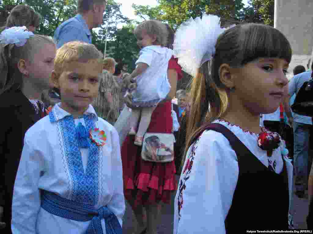 Першокласники львівської школи № 49 в національному вбранні 