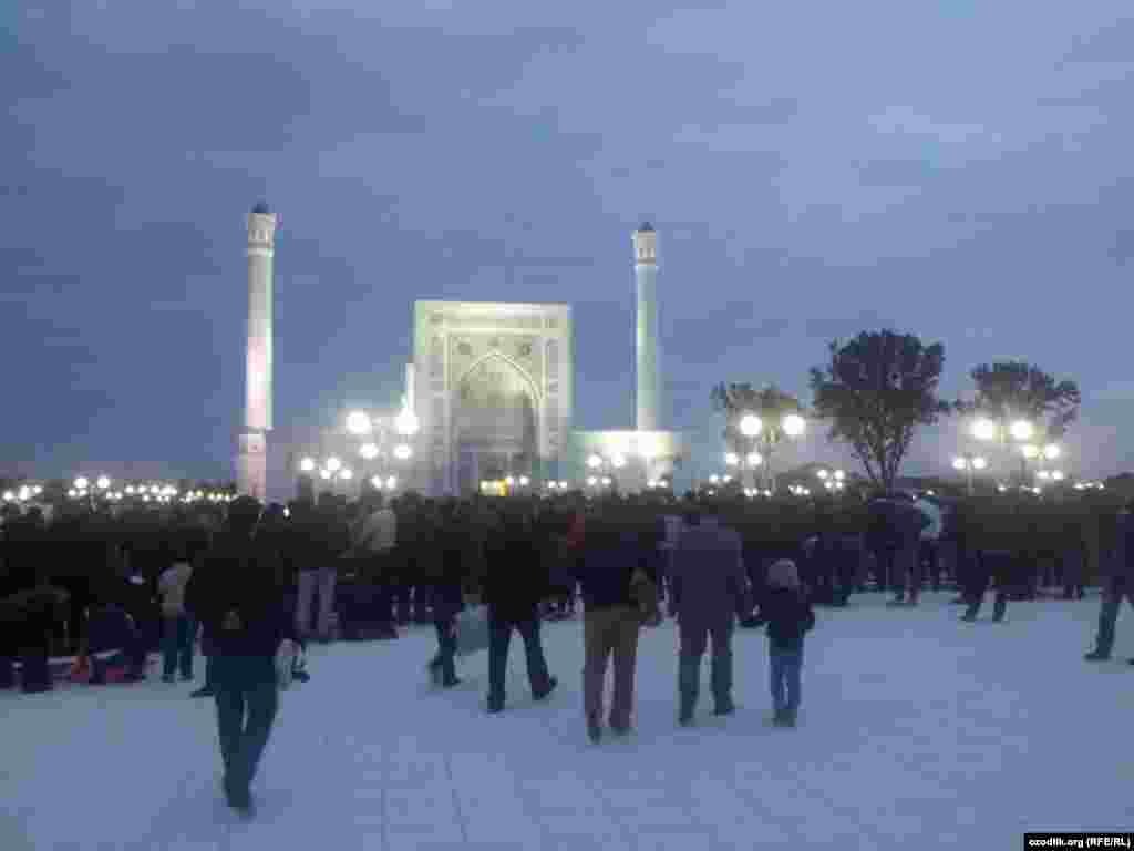 Uzbekistan -festive prayer in the new mosque in Tashkent, 4.10. 2014