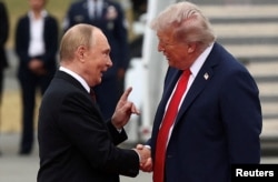 Перші секунди зустрічі Трампа і Путіна на Алясц. США, 15 серпня 2025 року