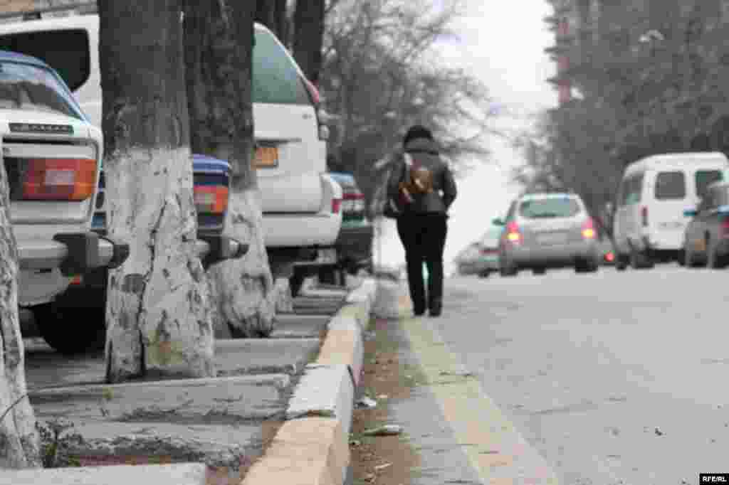 Bakının maşınla dolu səkiləri #5