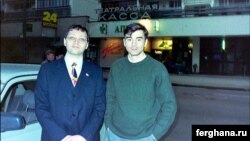 Сын первого президента Узбекистана Ислама Каримова, Петр Каримов (справа) с политэмигрантом Алишером Таксановым. Фото со страницы Таксанова в Facebook'е.