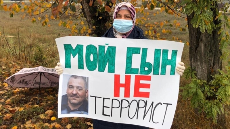 Матерей фигурантов «дела Хизб ут-Тахрир» вызвали к участковому за одиночные пикеты в Крыму – общественники