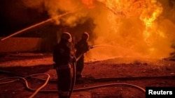 უკრაინელი მეხანძრეები აქრობენ ოდესის ოლქზე რუსული დრონებით შეტევის შედეგად გამოწვეულ ხანძარს(საილუსტრაციო ფოტო)