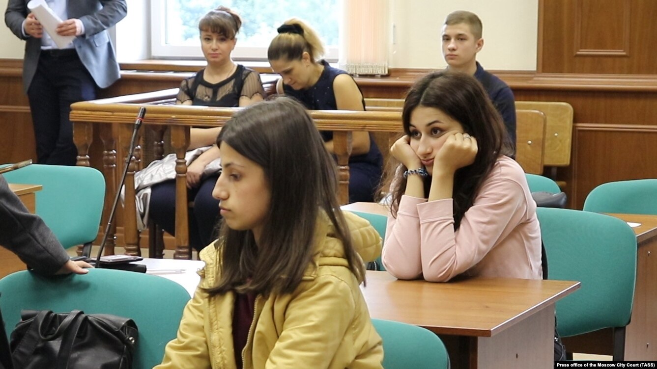 Суд отказался снять запреты с сестёр Хачатурян