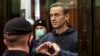 Alexei Navalnîi, activist anticorupție, în boxa acuzării