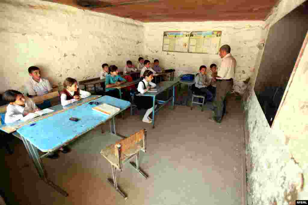 Ucqarlarda bəzi məktəblər #9