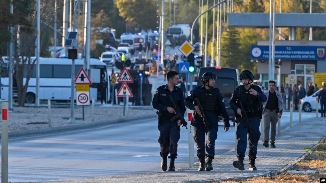 O explozie puternică a avut loc miercuri la Ankara. Autoritățile spun că ar fi vorba despre un posibil atac terorist.