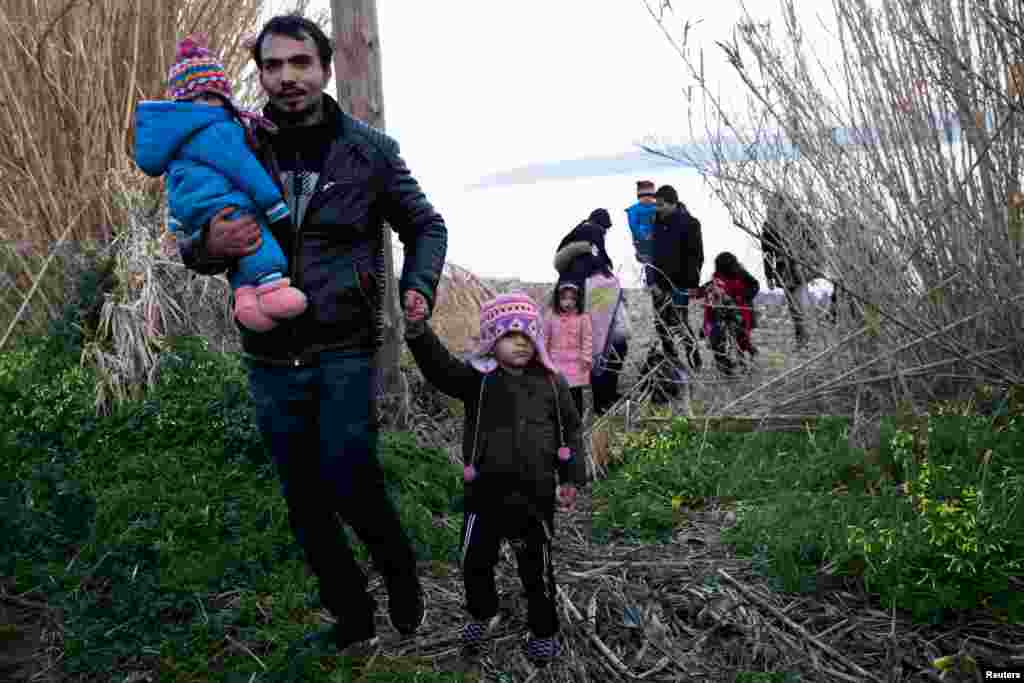 Migrantët që ikin nga varfëria dhe lufta në Lindje të Mesme, synojnë që përmes Greqisë të kalojnë në vende tjera të Bashkimit Evropian.&nbsp;