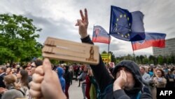 Antivladin protest u Bratislavi pod sloganom "Ne ruskom zakonu", 24. aprila 2025.