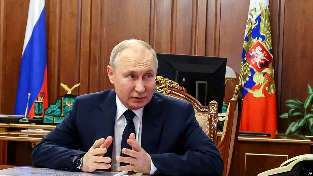 Acest atac de dezinformare coincide cu startul contraofensivei ucrainene. Putin participa, pe 5 iunie, la o întâlnire cu liderii din transporturi.